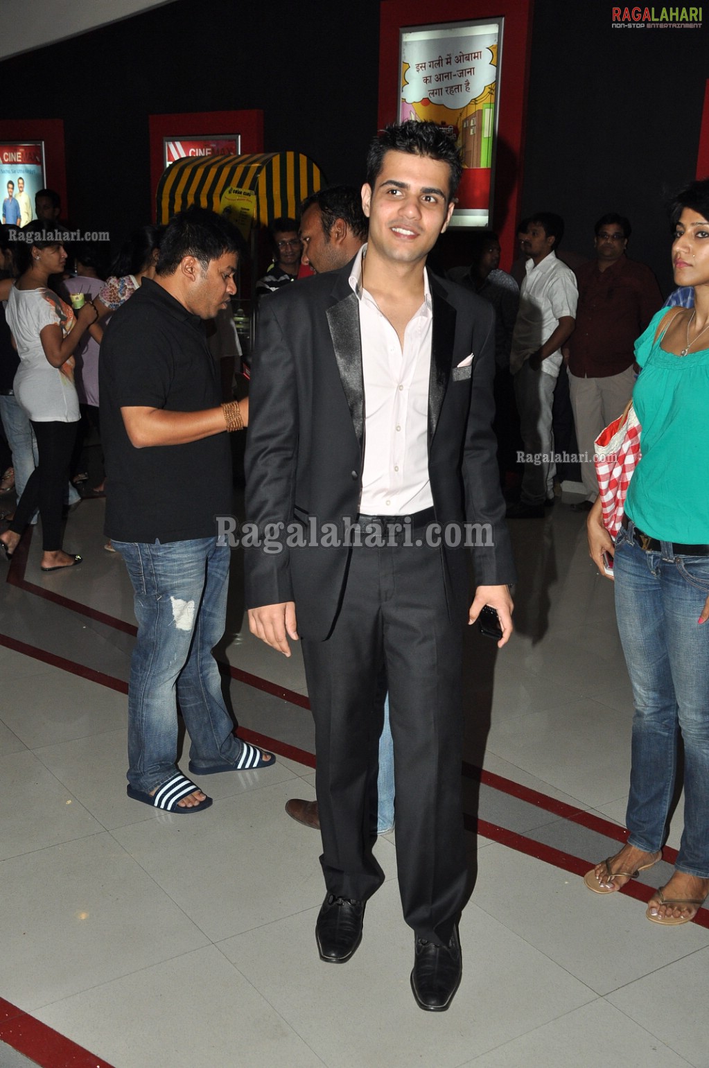 Salman Khan's 'Ready' Special Screening at Cinemax by Bisket Srikanth