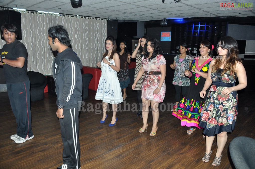 Manisha Kapoor's Salsa Workshop at H Lounge