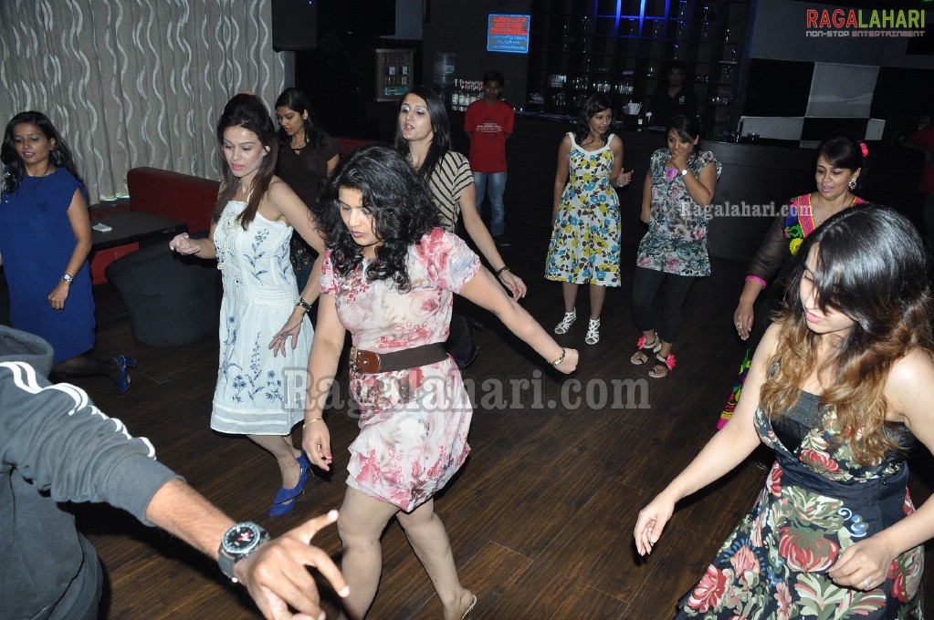 Manisha Kapoor's Salsa Workshop at H Lounge