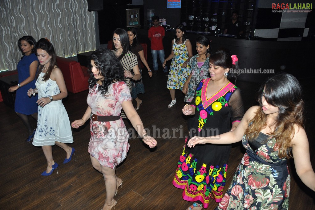Manisha Kapoor's Salsa Workshop at H Lounge