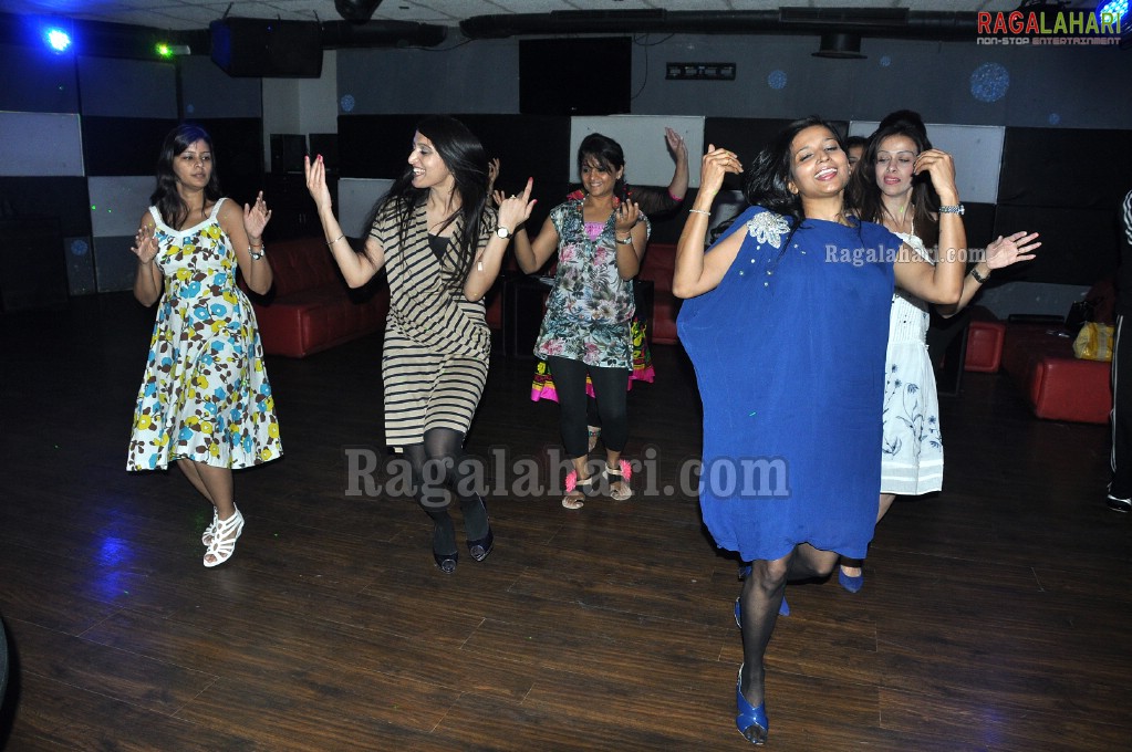 Manisha Kapoor's Salsa Workshop at H Lounge