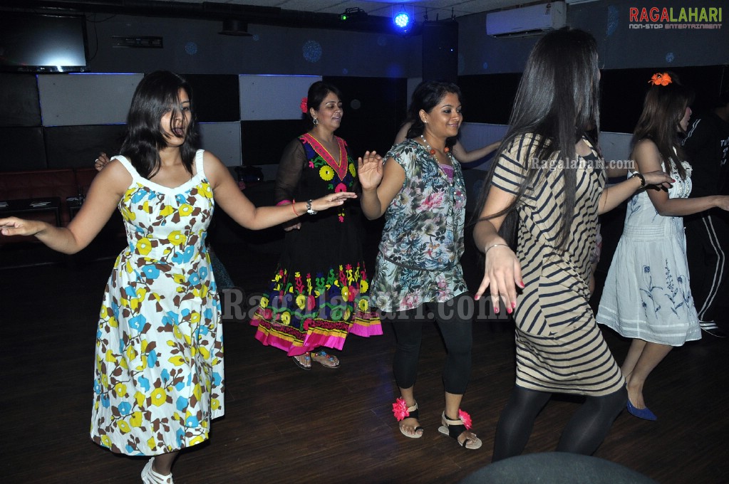 Manisha Kapoor's Salsa Workshop at H Lounge