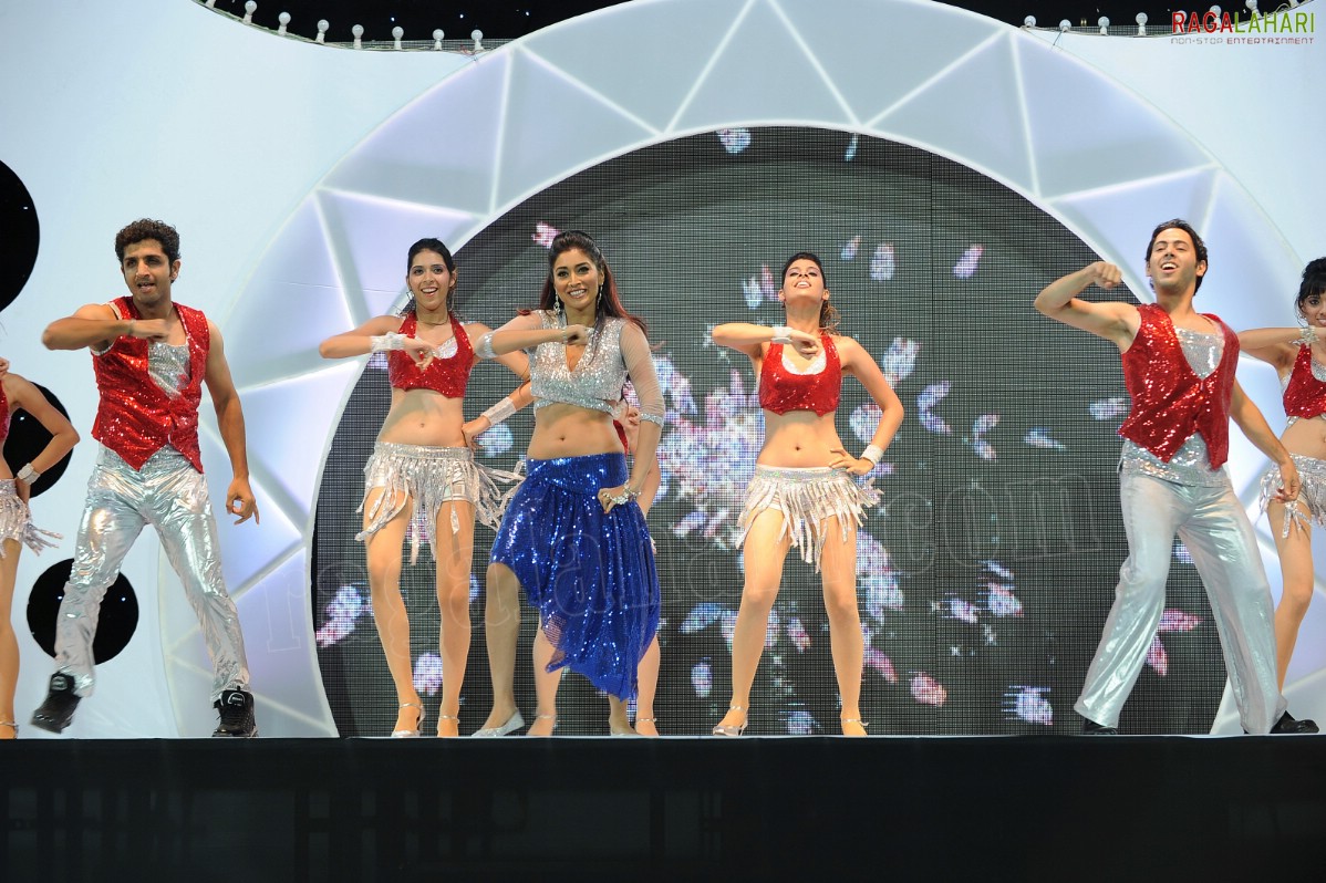 Shriya Stage Show at CCL 2011 Finals