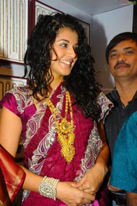 Taapsee Launches CHandana Exclusive at Hitech City