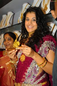 Taapsee Launches CHandana Exclusive at Hitech City