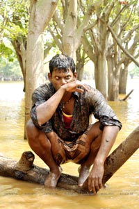 Vishal, Arya, Madhu Shalini, Janani Iyer