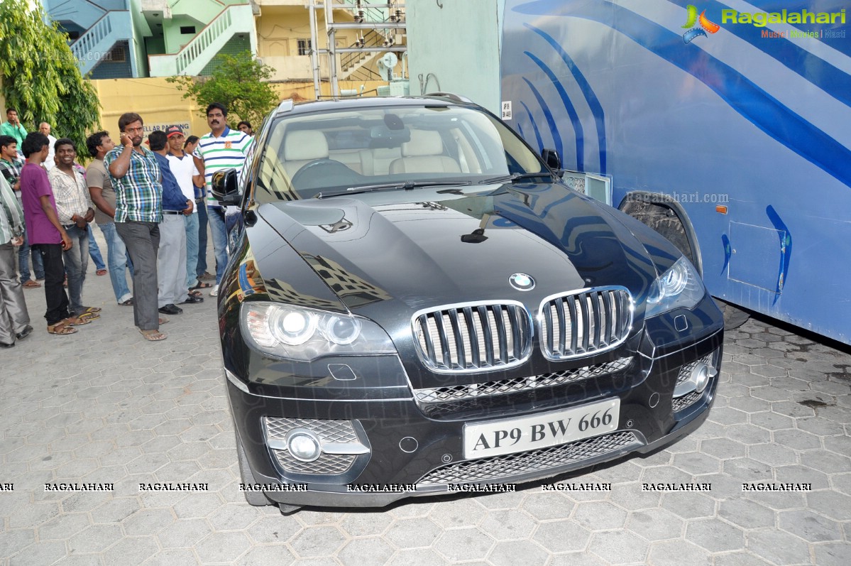 Allu Arjun meets Colgate Max Fresh Star Jalsa winners