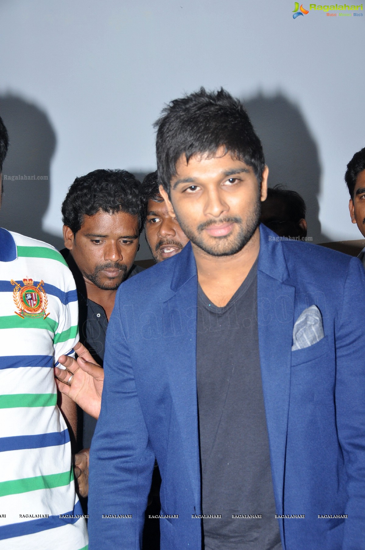 Allu Arjun meets Colgate Max Fresh Star Jalsa winners