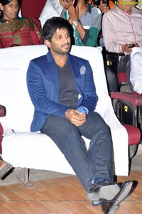 Allu Arjun meets the winners of Star Jalsa for Colgate Max Fresh