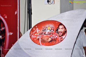 Allu Arjun meets the winners of Star Jalsa for Colgate Max Fresh