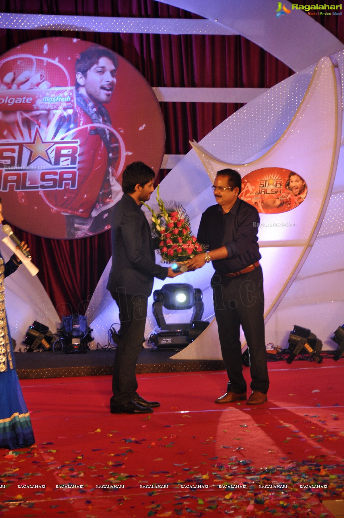 Allu Arjun meets Colgate Max Fresh Star Jalsa winners