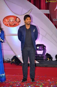 Allu Arjun meets the winners of Star Jalsa for Colgate Max Fresh