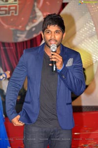 Allu Arjun meets the winners of Star Jalsa for Colgate Max Fresh