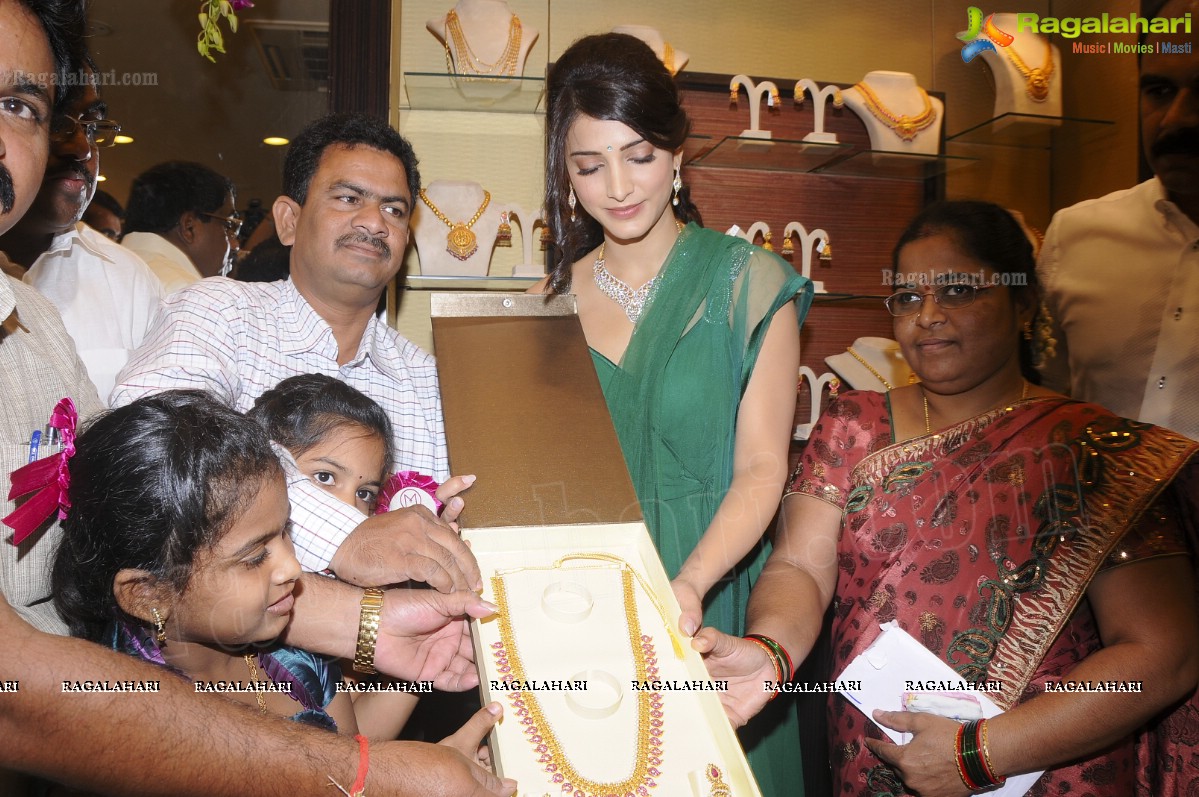 Shruti Haasan launches Malabar Gold & Diamonds at Dilsukhnagar