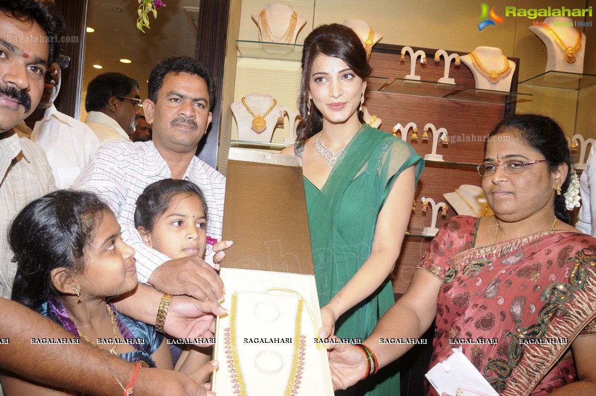 Shruti Haasan launches Malabar Gold & Diamonds at Dilsukhnagar