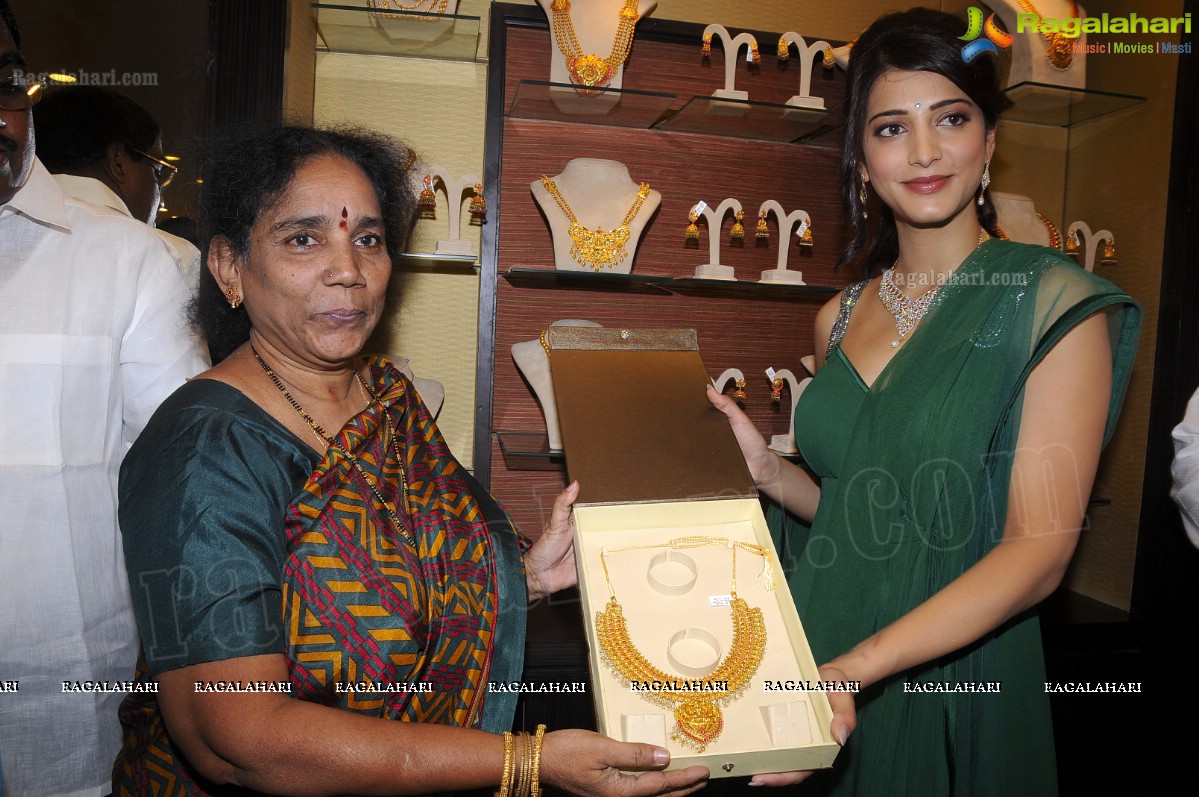 Shruti Haasan launches Malabar Gold & Diamonds at Dilsukhnagar
