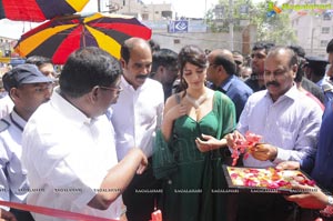 Shruti Haasan Launches Malabar Gold & Diamonds at Dilsukhnagar, Hyderabad