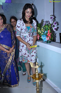 Richa Gangopadhyay launches Naturals Family Salon & Spa