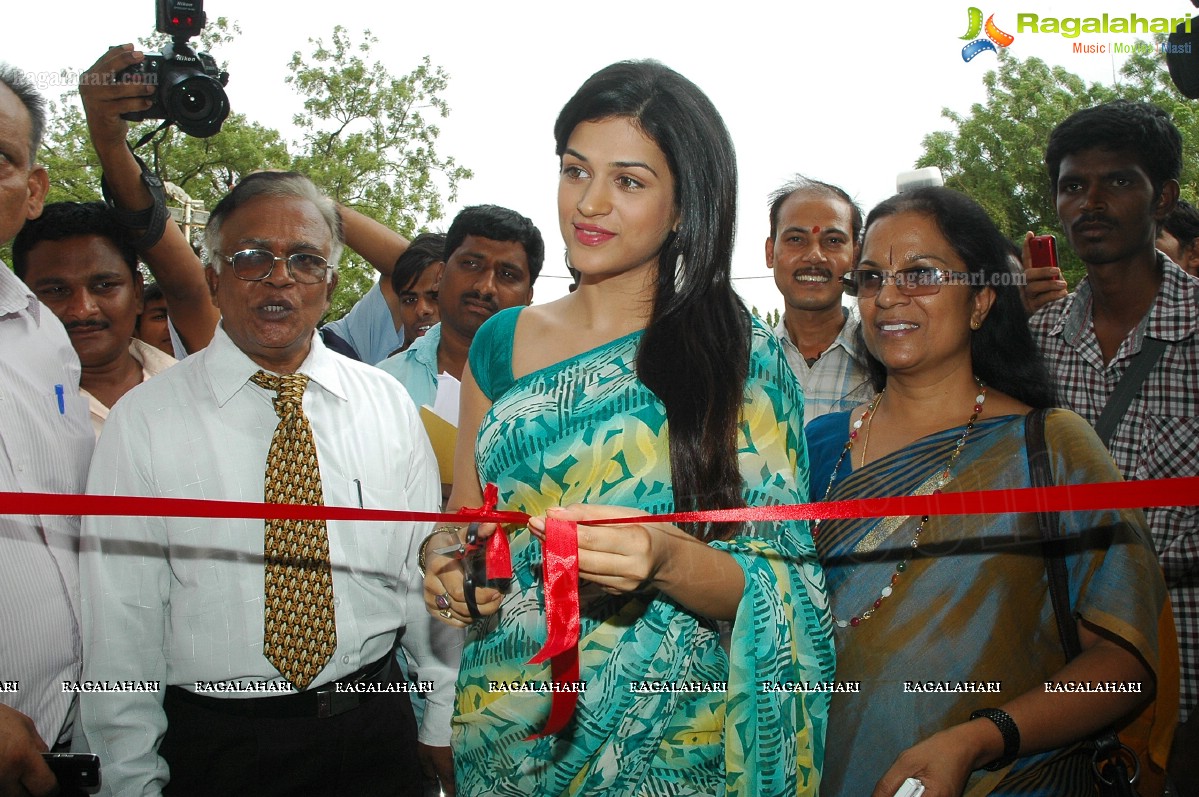 Shraddha Das Launches Weaves Lifestyle Exhibition