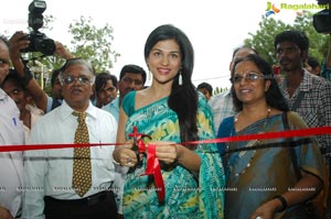 Shraddha Das launches Weaves Lifestyle Exhibition