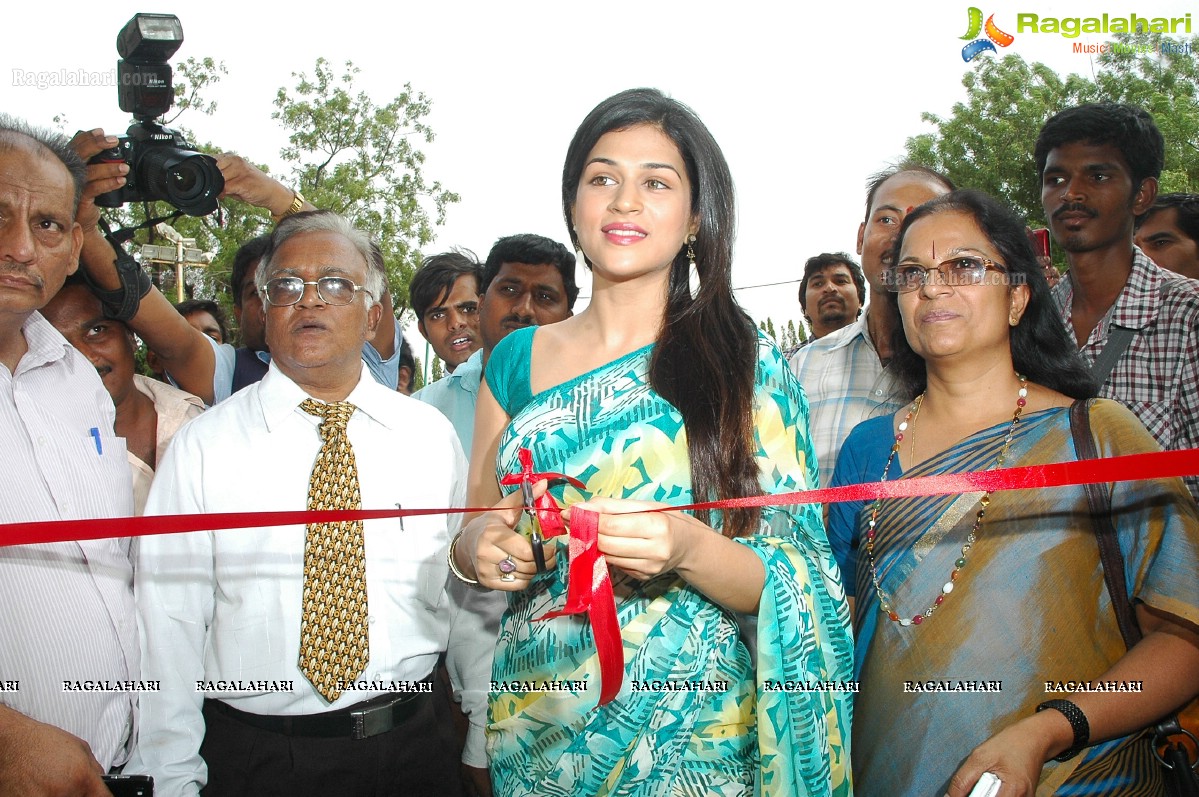 Shraddha Das Launches Weaves Lifestyle Exhibition