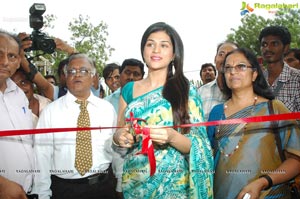 Shraddha Das launches Weaves Lifestyle Exhibition