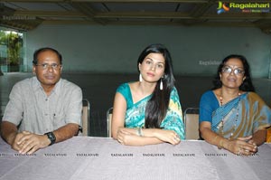 Shraddha Das launches Weaves Lifestyle Exhibition