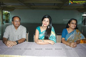 Shraddha Das launches Weaves Lifestyle Exhibition