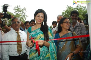 Shraddha Das launches Weaves Lifestyle Exhibition