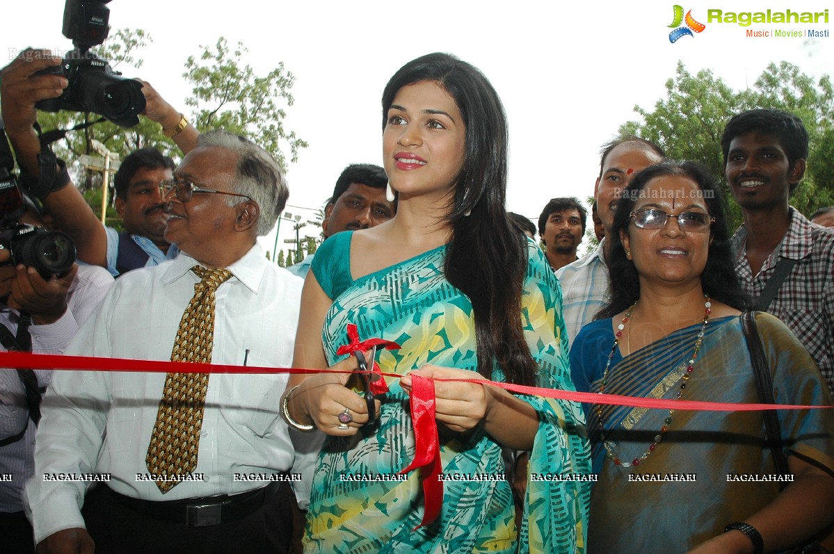 Shraddha Das Launches Weaves Lifestyle Exhibition