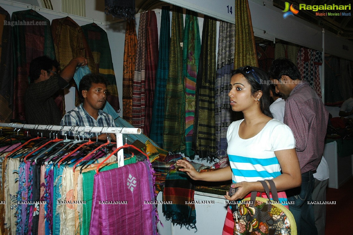 Shraddha Das Launches Weaves Lifestyle Exhibition