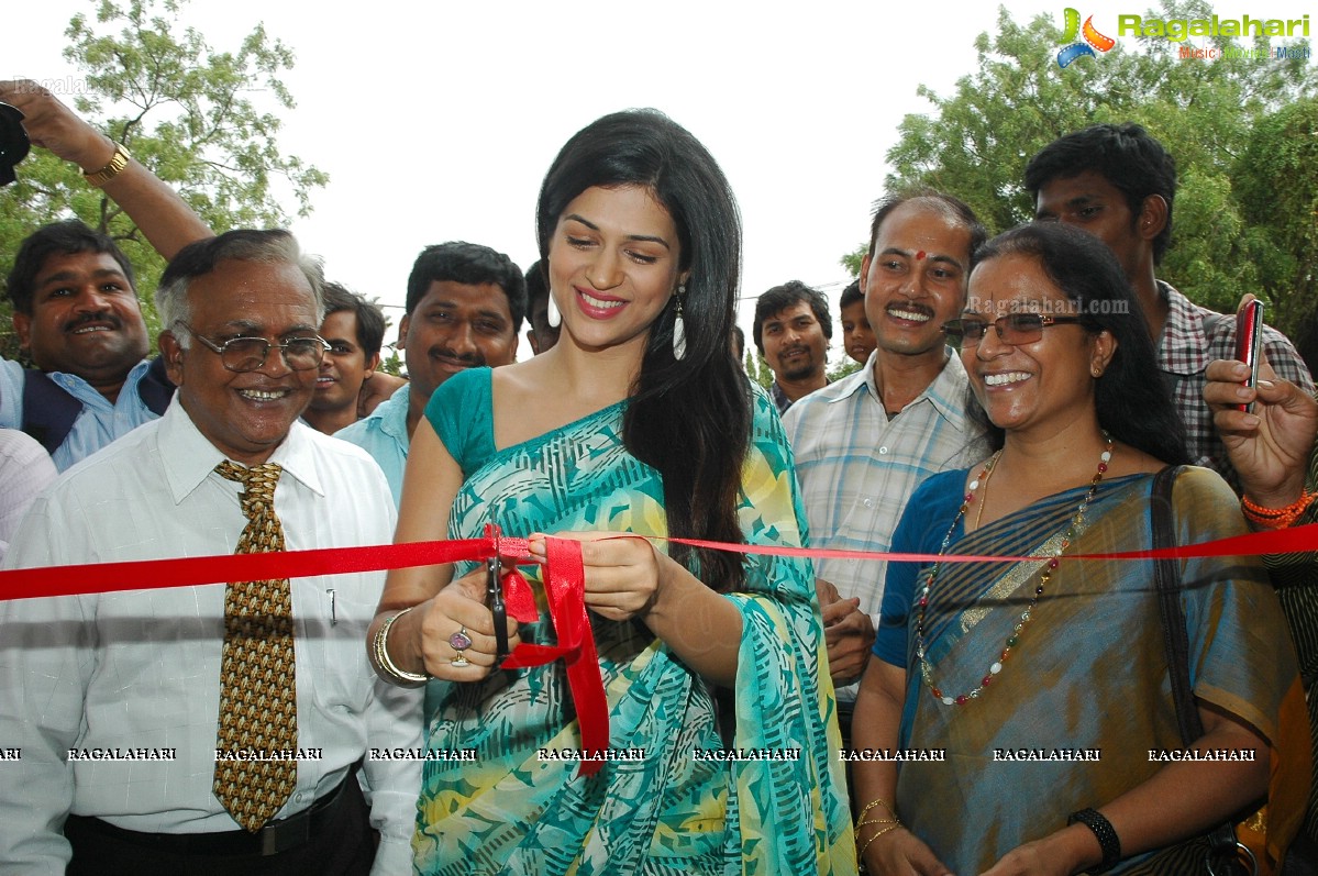 Shraddha Das Launches Weaves Lifestyle Exhibition