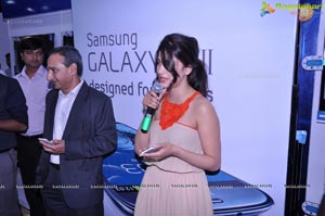 Shruti Haasan launches The Best Selling Smartphone of 2012 Samsung Galaxy SIII in Hyderabad