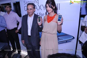 Shruti Haasan launches The Best Selling Smartphone of 2012 Samsung Galaxy SIII in Hyderabad