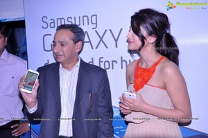 Shruti Haasan launches The Best Selling Smartphone of 2012 Samsung Galaxy SIII in Hyderabad