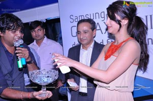 Shruti Haasan launches The Best Selling Smartphone of 2012 Samsung Galaxy SIII in Hyderabad