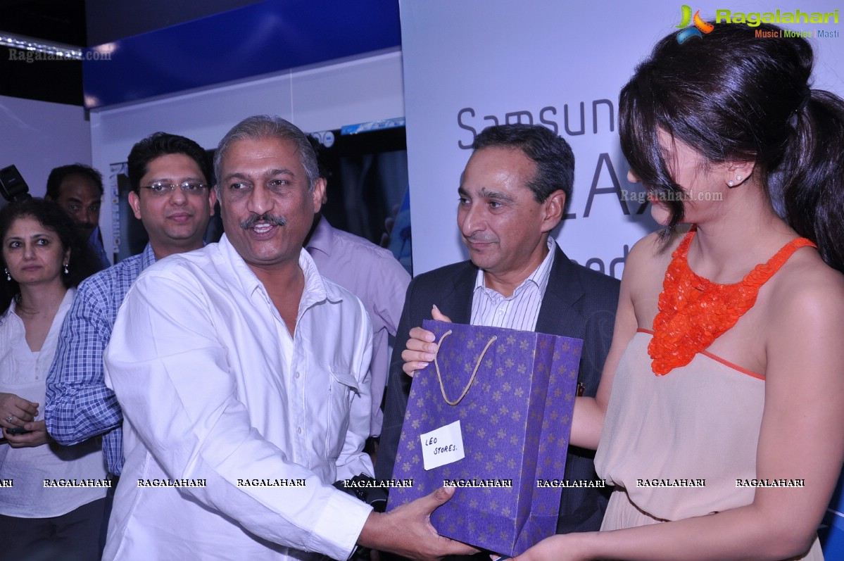 Shruti Haasan Launches Samsung Galaxy S3 in Hyderabad