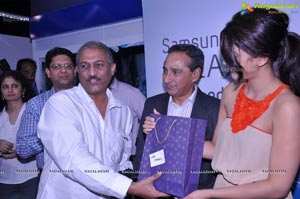 Shruti Haasan launches The Best Selling Smartphone of 2012 Samsung Galaxy SIII in Hyderabad