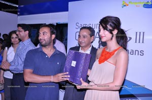 Shruti Haasan launches The Best Selling Smartphone of 2012 Samsung Galaxy SIII in Hyderabad