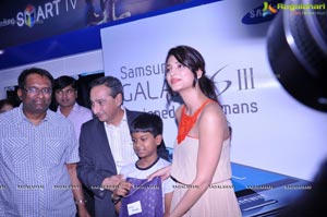 Shruti Haasan launches The Best Selling Smartphone of 2012 Samsung Galaxy SIII in Hyderabad