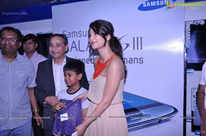 Shruti Haasan launches The Best Selling Smartphone of 2012 Samsung Galaxy SIII in Hyderabad