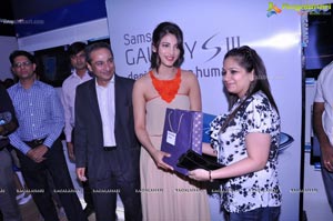 Shruti Haasan launches The Best Selling Smartphone of 2012 Samsung Galaxy SIII in Hyderabad