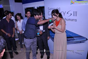 Shruti Haasan launches The Best Selling Smartphone of 2012 Samsung Galaxy SIII in Hyderabad