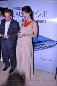Shruti Haasan launches The Best Selling Smartphone of 2012 Samsung Galaxy SIII in Hyderabad