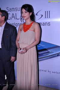 Shruti Haasan launches The Best Selling Smartphone of 2012 Samsung Galaxy SIII in Hyderabad