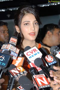 Shruti Haasan launches The Best Selling Smartphone of 2012 Samsung Galaxy SIII in Hyderabad