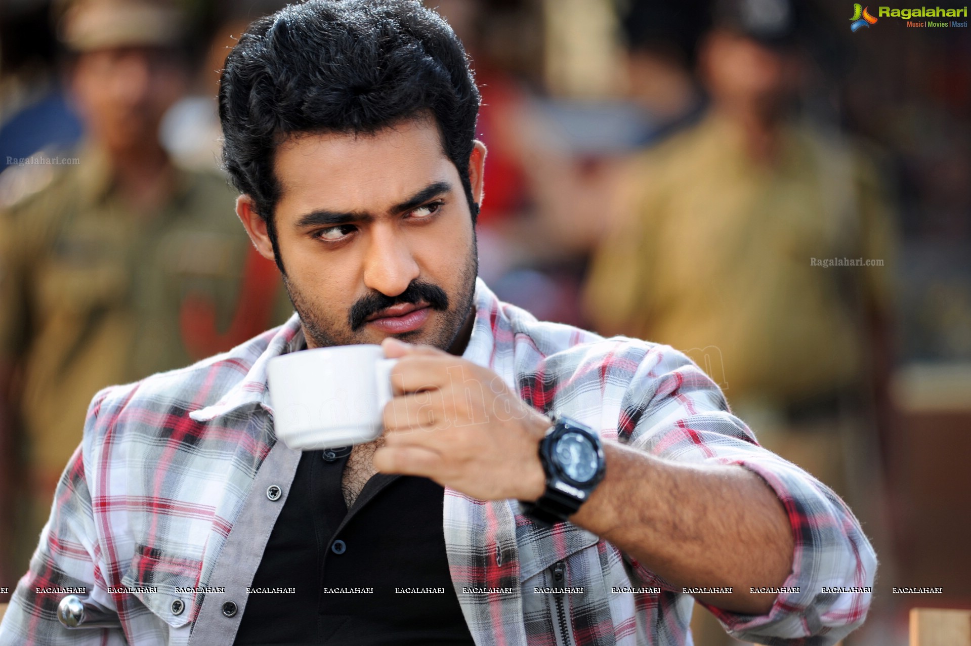 NTR Images from Ramayya Vastavayya, HD Gallery