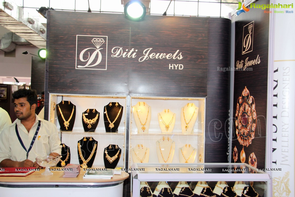 D. Purandeswari inaugurates 6th Edition of Hyderabad Jewellery, Pearl and Gem Fair (HJF)