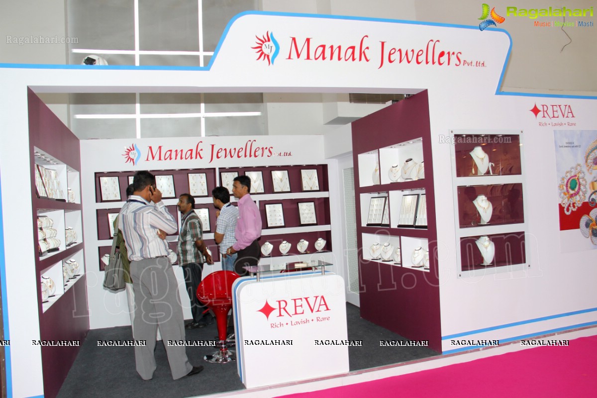 D. Purandeswari inaugurates 6th Edition of Hyderabad Jewellery, Pearl and Gem Fair (HJF)