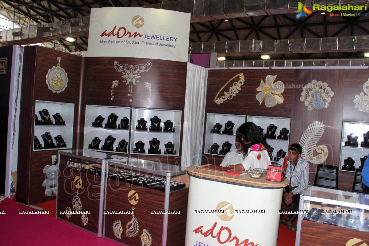 D. Purandeswari inaugurates 6th Edition of Hyderabad Jewellery, Pearl and Gem Fair (HJF)